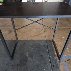 Black Desk
