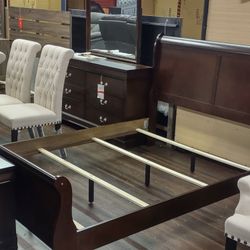 New 4-Piece Queen Bedroom Set Queen Bed Frame Dresser Mirror And Night Stand All Solid Wood