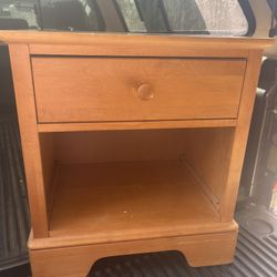 End Table/Bedside Table 