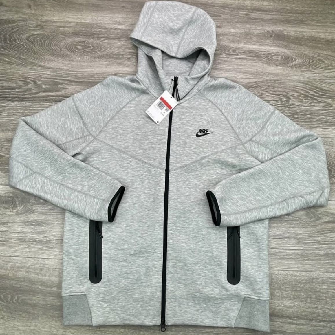 NEW Nike Tech Fleece Hoodie (Large)