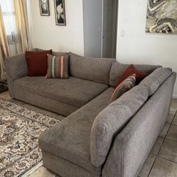 Modern Gray Sectional Sofa with Pillows – Excellent Condition