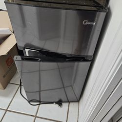 Midea Mini Refrigerator w/ Freezer 