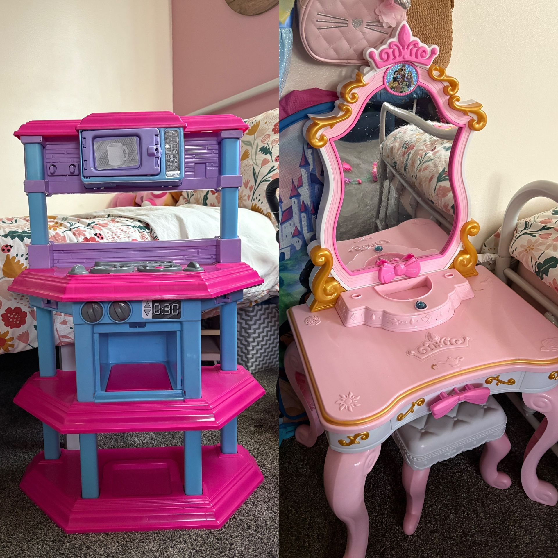 Play kitchen/Toddler Play Vanity