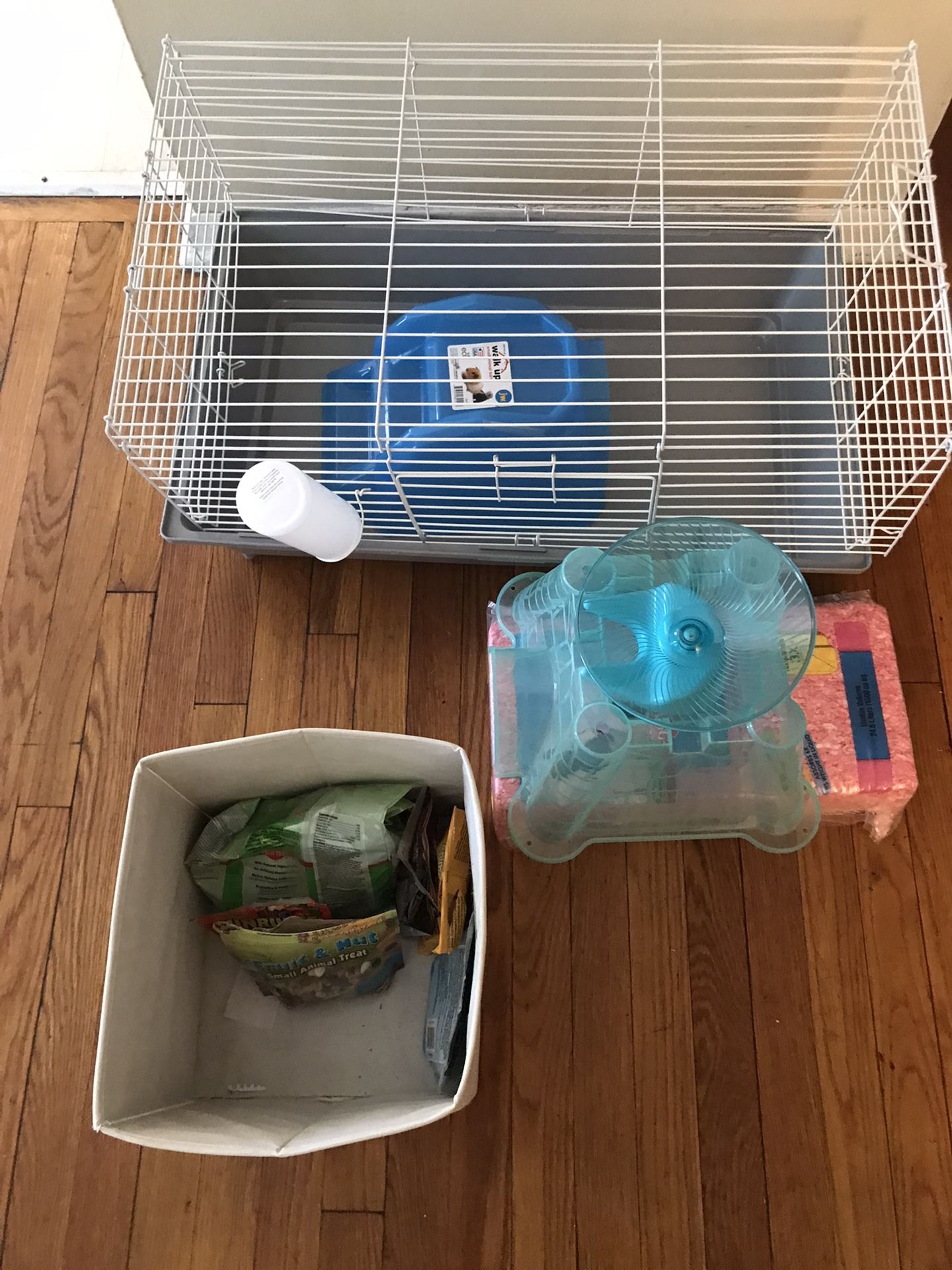 Like New Guinia Pig Or Small Animals Cage With Bedding And Accessories 