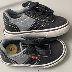 Levi’s Toddler Speakers Size 5