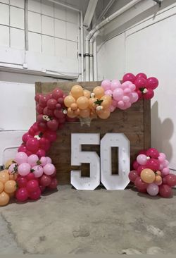 Wood wall / Balloons