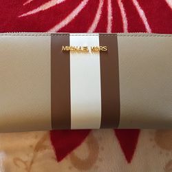Michael Kor’s Brand, Womens Wallet, Brown And White Color, Like New****