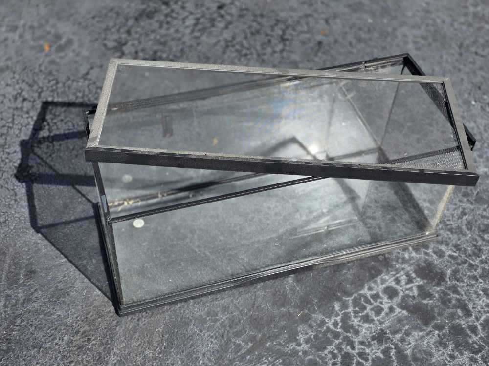 Aquarium 30x12x13 FREE