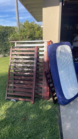 Graco convertible crib with mattress