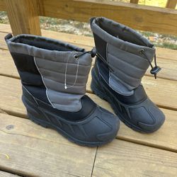 Boys Winter Boots Size 7 Black and Gray