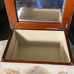 Jewelry box