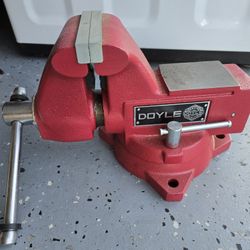 DOYLE 4-1/2 in. Swivel Vise with Anvil and Pipe Jaws