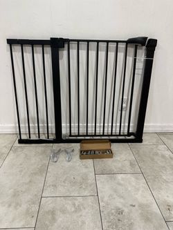 Extra Wide Pet Gate / Safety Gate - Fits Openings 26” - 40”
