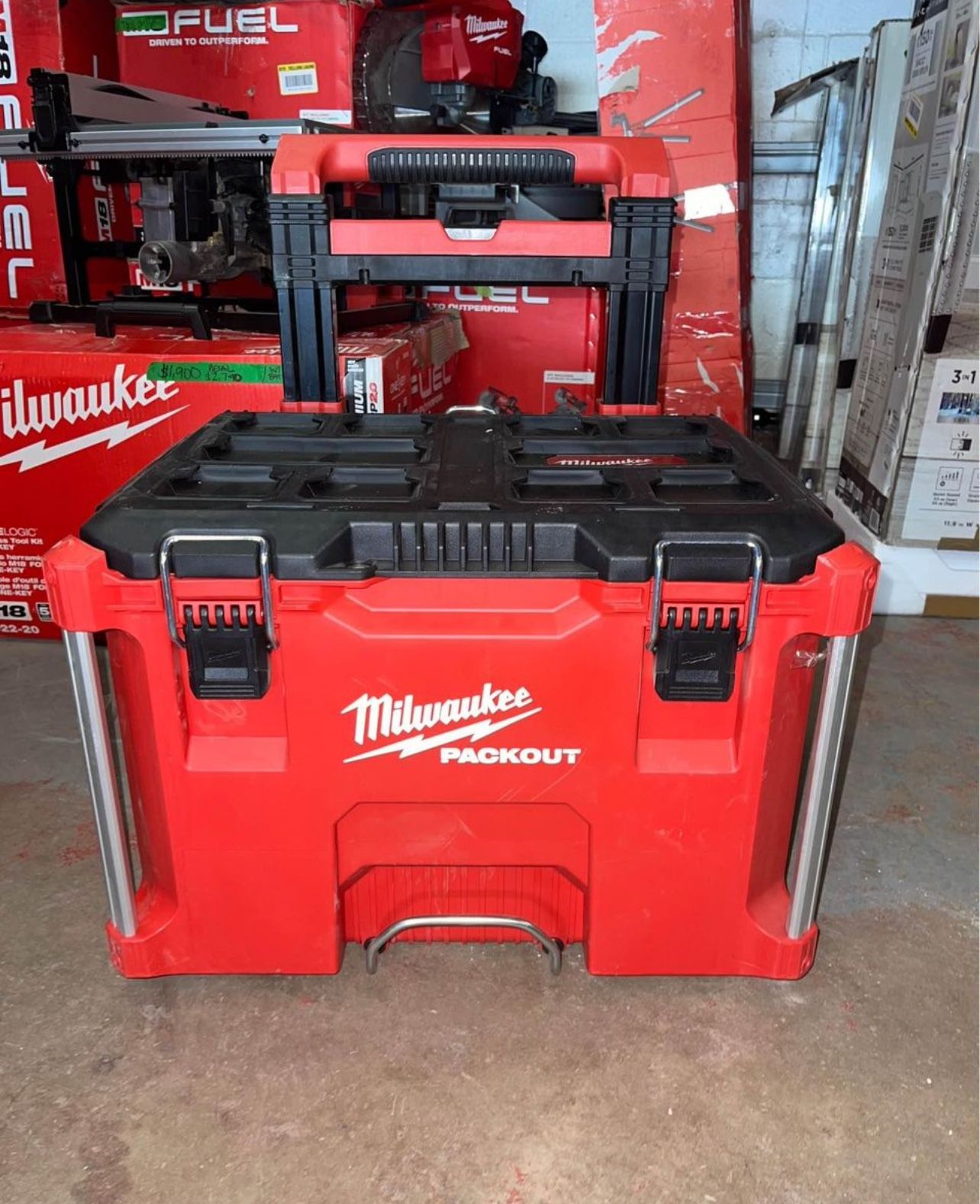 MILWAUKEE PACKOUT 22 in Rolling Tool Box