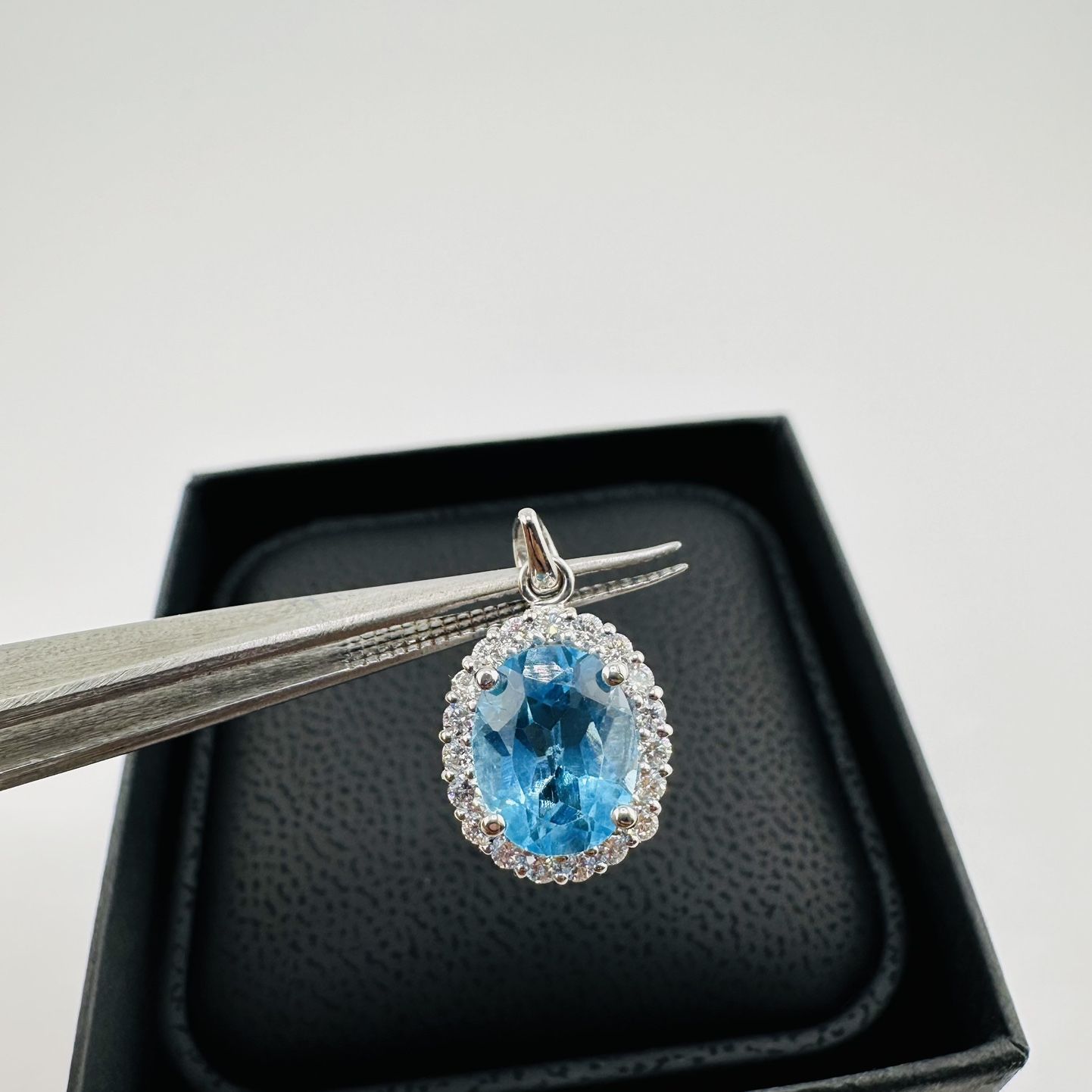 Blue Topaz Pendant White Gold