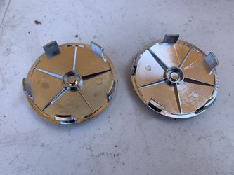 2 BMW carbon fiber wheel caps