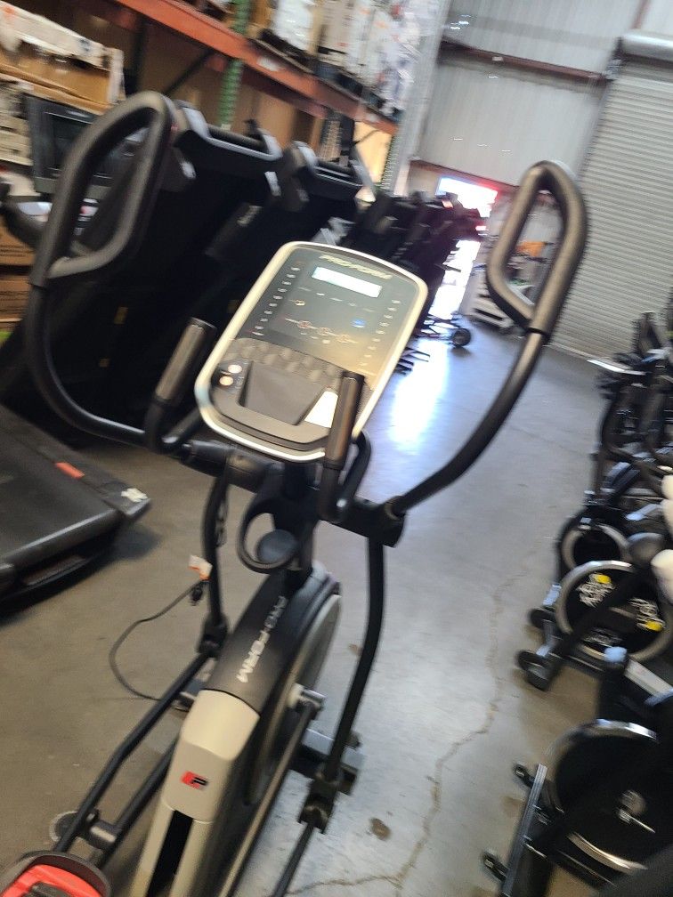Proform Coachlink E9.0 Full Size professional Elliptical 350$