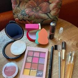 Makeup bag with Make-up *New