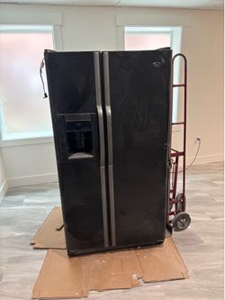 Frigid air gallery, black refrigerator, icemaker that works