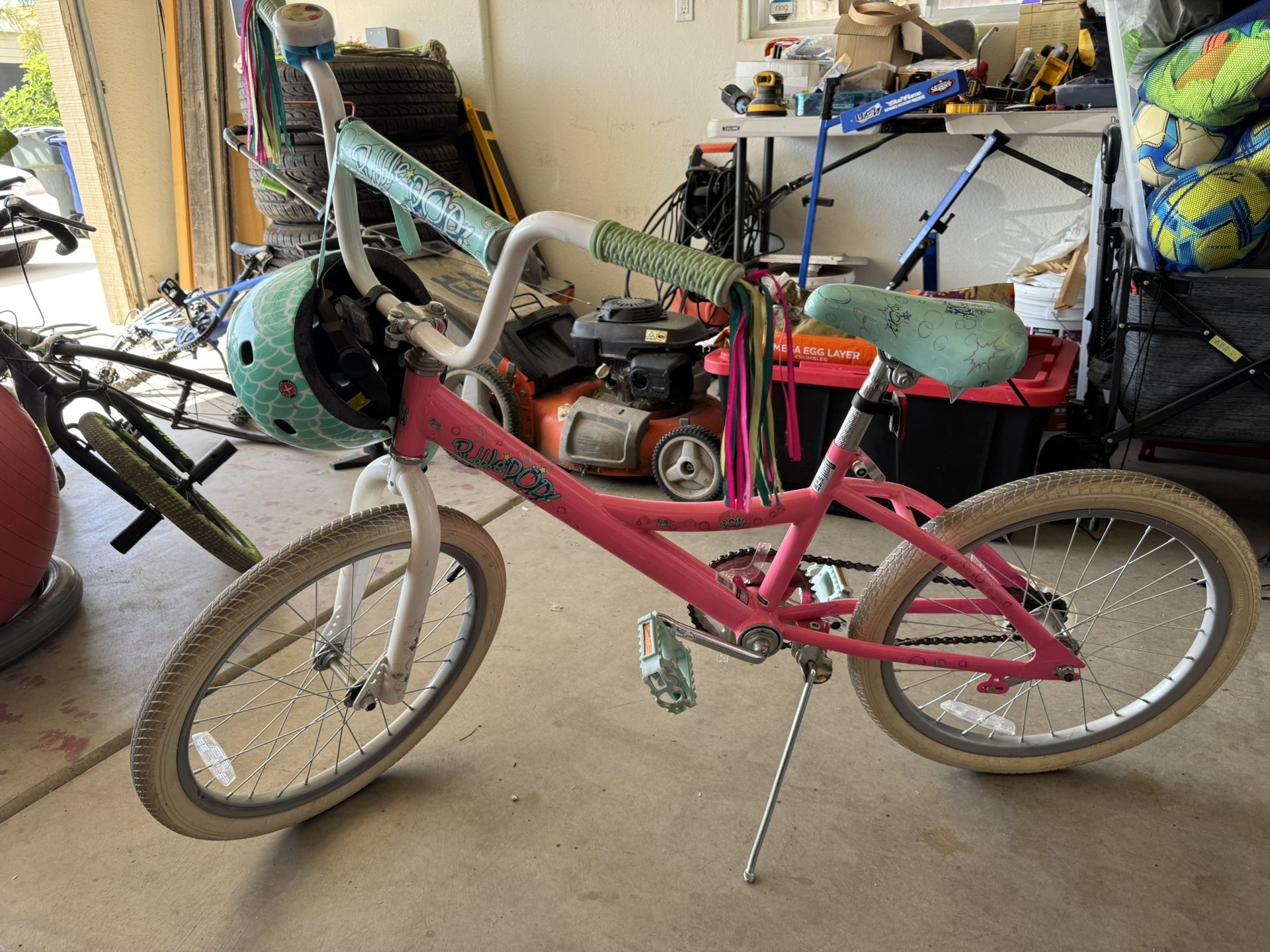 20’ Girls Bike And Helmet
