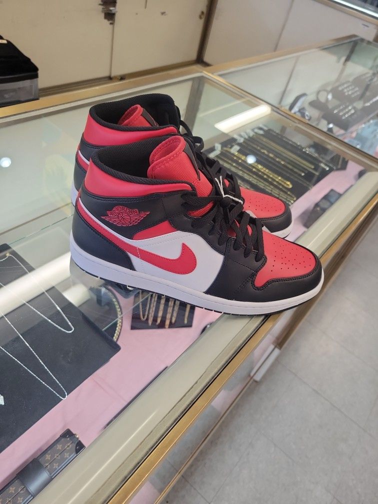 Jordan 1 Mids