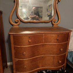 Short Dresser With Mirror 