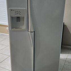 Refrigerator 