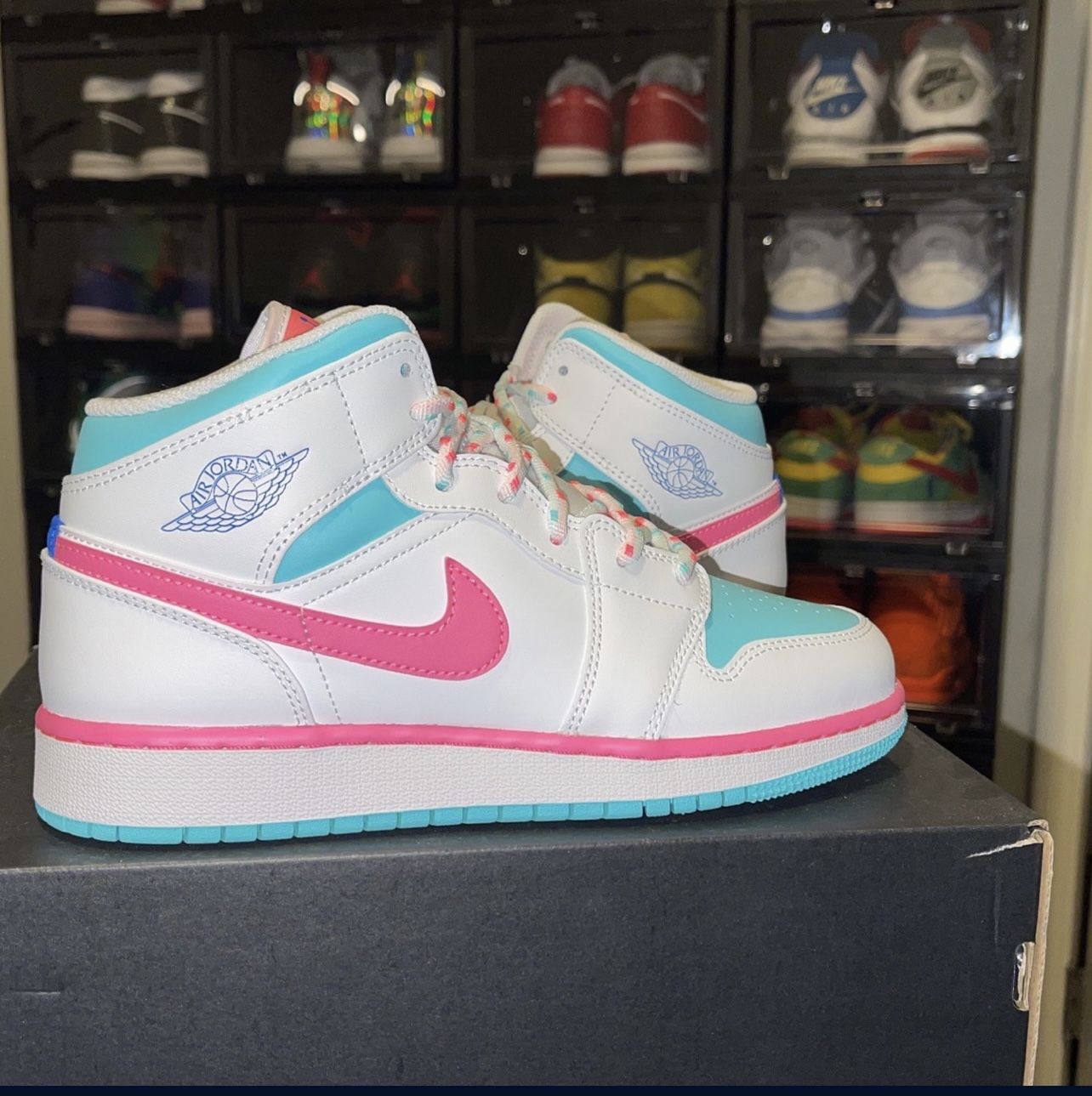 Jordan 1 Mid White pink green Soar GS