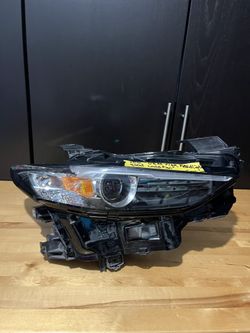 Mazda 3 2019-21 Right Headlight 
