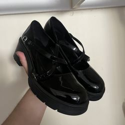 Cute Black Chunky Platform Heels With Straps