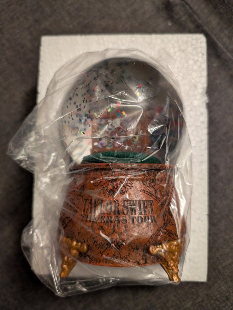 Taylor Swift eras tour acoustic piano snow globe Christmas in hand