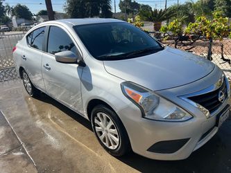 2015 Nissan versa sv