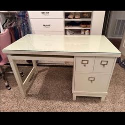 White Wooden Desk With Drawers 
