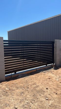 Horizontal metal gate