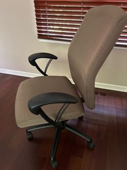 Executive desk chair
