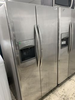 Frigidaire side by side in stainless steel