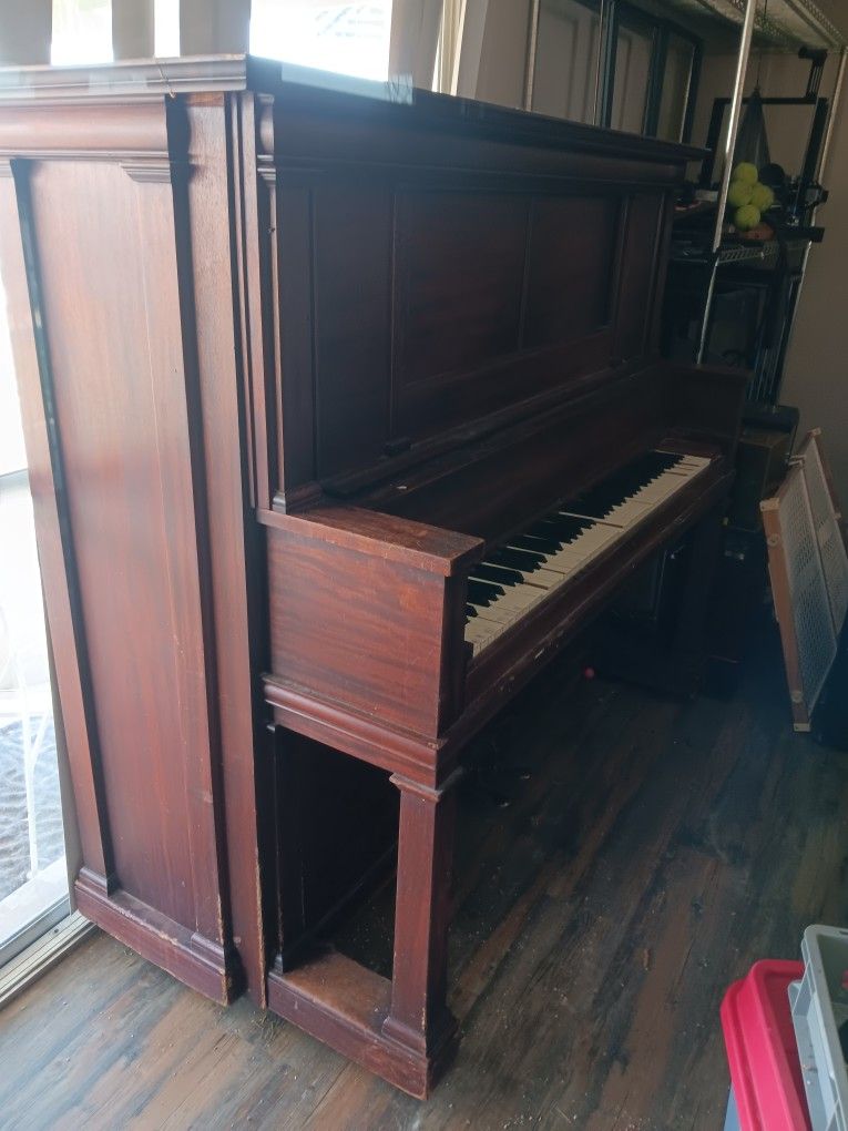 Old Piano