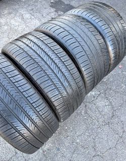 255/45/17 Michelin 🌟🌟 Vendo un set de llantas con 80% de vida las 4 🌟🌟🤩