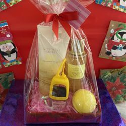 Merry Christmas Victoria Secret Golden Sands Gift Set 