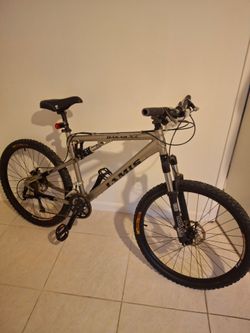 Large (19") Jamis Dakar XC Full-Suspension Mountain Bike