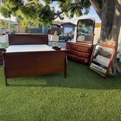Queen bedroom set in cherry color, vanity with two nightstands, Sprint base mattresses and bed frame7 Pieces