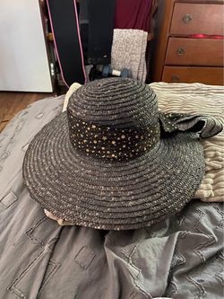 Black sun hat