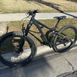 Giant Stance Mountain Bike 