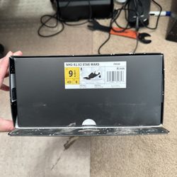 Size 9 1/2 Landos