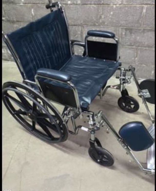 $20 Medline Excel Manual Wheelchair 20"  Model#MDS806800 