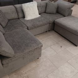 *Weekly Feature*---Lima Floating Gray Fabric Sectional Sofa W/Ottoman---Delivery And Financing Available👌