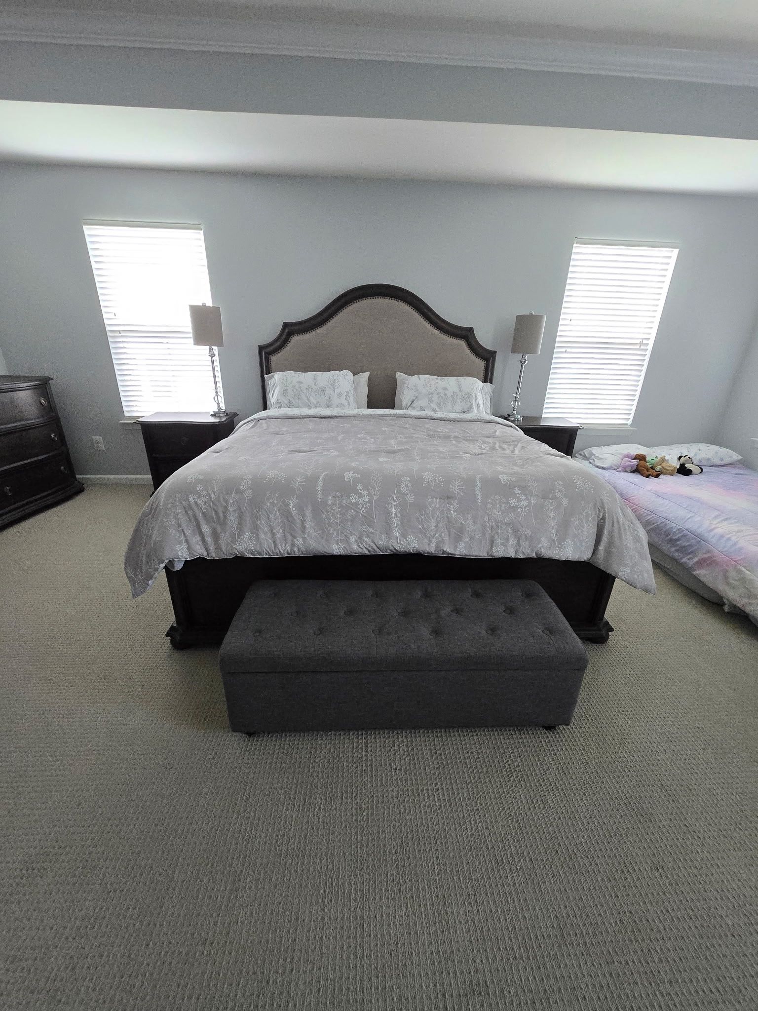 Magnussen King Bedroom Set (no Mattress)
