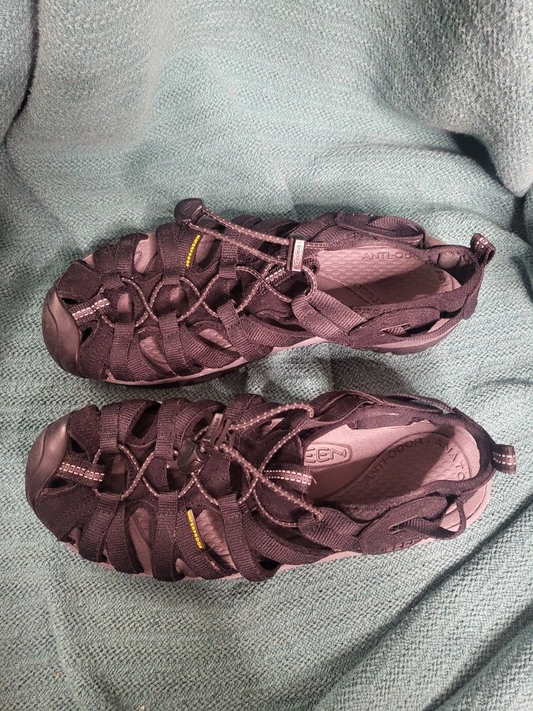 Womens Size 8 Keen Whisper Closed Toe Sandals