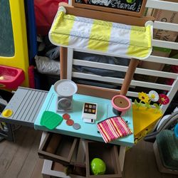 Little Tikes 3-in-1 Garden To Table Market Kitchen Playset