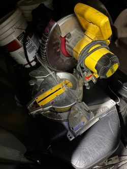 DEWALT FLEXVOLT 12 in 120v MAX DOUBLE BEVAL COMPOUND SLIDING MITER SAW